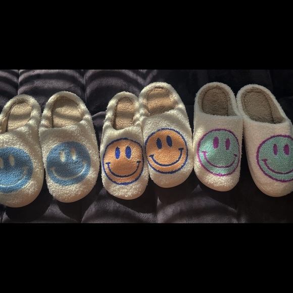 Happy Smiley Face Retro Color Comfy Slippers - Picture 2 of 5